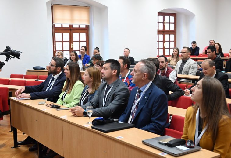 Fakultet organizacije i informatike održao 15. jubilarne Dane međunarodne suradnje i proslavio 20 godina Ureda za međunarodnu suradnju